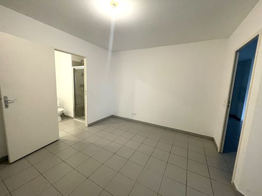 Location Appartement 2 pièces 47m² MARSEILLE 3ème - Photo 1
