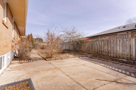 For Lease - 492 Pinegrove Road, Oakville, Ontario - Photo 5