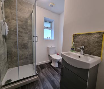 4 Bed Student Accommodation - Photo 4