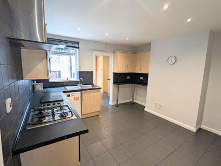 3 bedroom terraced house to rent - Photo 5