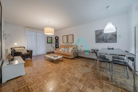 Alquiler de piso en Plaza Trascorrales - Photo 3