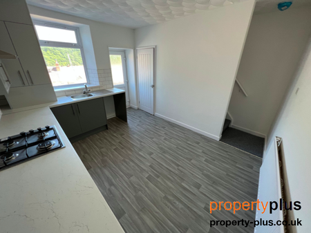 2 bedroom terraced house to rent - Photo 5