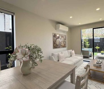 Stylish Corner Unit in Prime Location - Photo 3