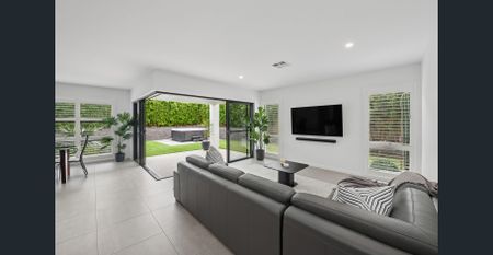 Immaculate, state-of-the-art contemporary stunner - Photo 2