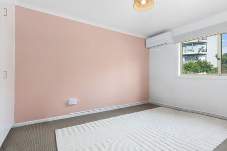 TWO BEDROOM TOWNHOUSE CLOSE TO TOWN - Photo 3