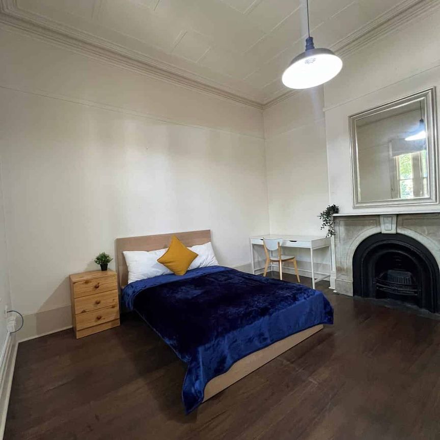 Room 1 - Photo 1