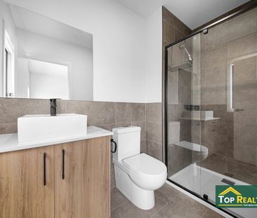 🏡 MODERN FAMILY LIVING IN A PRIME TARNEIT LOCATION 📍 26 Malachite D... - Photo 6