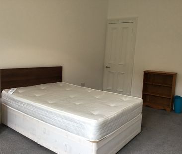 4 bedroom apartment to rent - Photo 3