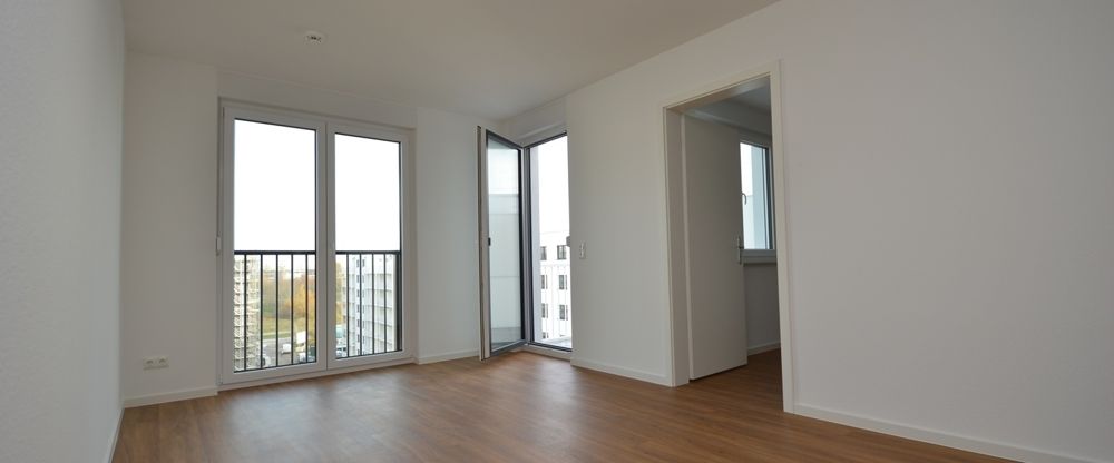 KOMFORTABEL WOHNEN FÜR SINGLE ODER PAAR - KLEINE 3-ZIMMER-WHG. MIT AUFZUG, BALKON, FUSSBODENHEIZUNG UND EINBAUKÜCHE - Photo 1