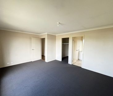 Spacious Family Living in Prime Drouin Springs Estate Location - Photo 3