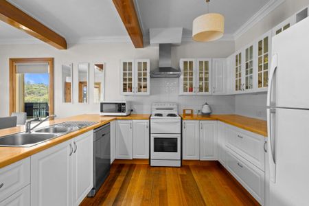 Charming Sandstone Home - Photo 5