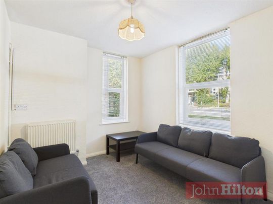 1 bedroom in a house share to rent - Photo 1