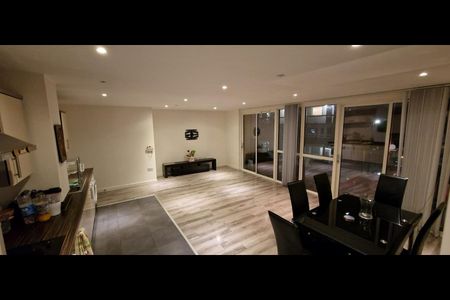 2 Bed Flat, Panoramic Tower, E14 - Photo 5