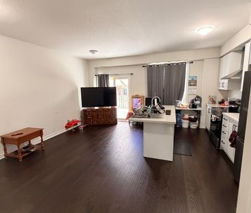 For Lease - 11 Genoa Drive, Hamilton, Ontario - Photo 2