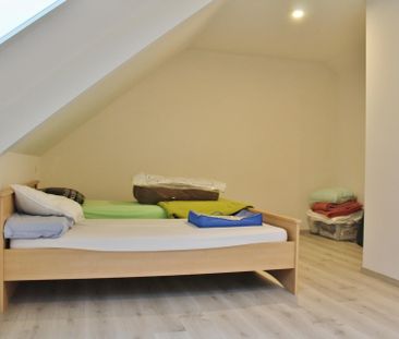 Volledig vernieuwde woning met 3 slpk, gezellige tuin en garage. - Foto 5