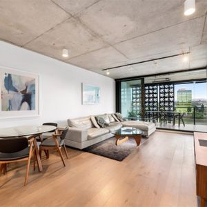 Fully Furnished River Front Two Bedroom Apartment with Two Car Parks - Photo 3