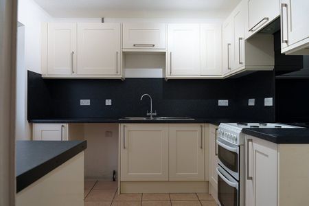 St Laurence Avenue, Brundall, Norwich - Photo 5