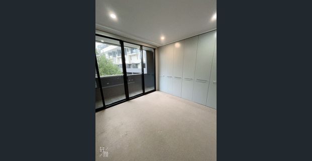 🏡Fully Furnished-Modern Split-Level Apartment in Prime Zetland Location | 2 Bed 2 Bath | Double Balcony | Walk to East Village! BOOKING INSPECTION! - Photo 1