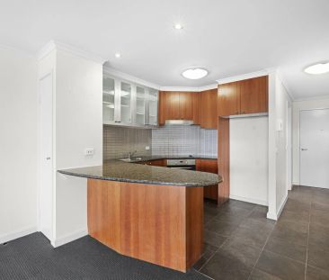 Modern 2-Bedroom Apartment in the Phoenix Complex – Walk to the CBD! - Photo 4