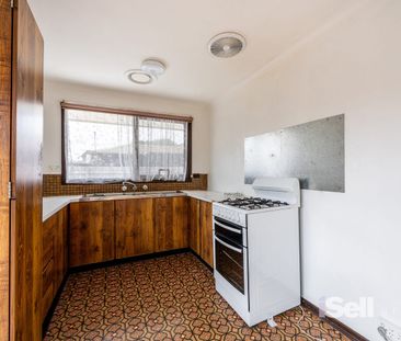 Fantastic Location & Comfortable Living! - Photo 3