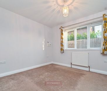 Old Windsor - Photo 4