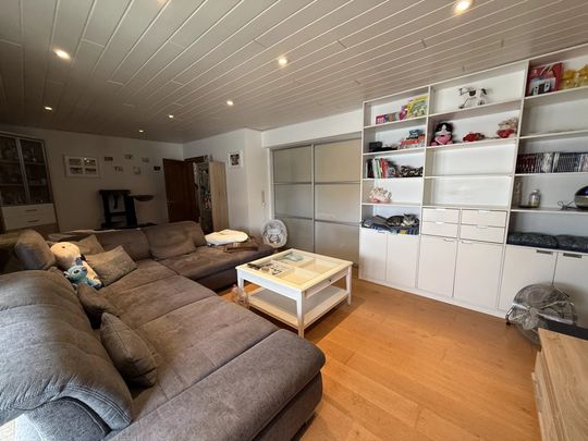Wohnen im Grünen mit besonderem Charakter: Duplexwohnung mit weitläufigem Garten - Photo 1