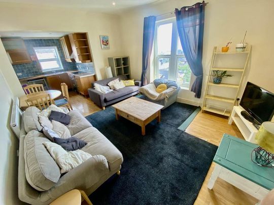 3 bedroom flat to rent - Photo 1