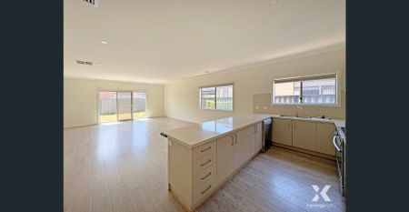 Family-Friendly Living in Featherbrook Estate - Photo 4