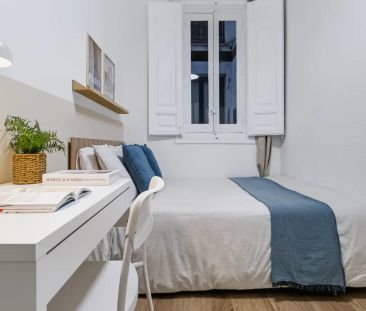 Room in a shared 11-bedroom apartment for rent in Sol, professional... - Photo 4