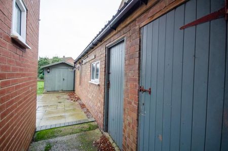 3 bedroom semi-detached house to rent - Photo 4