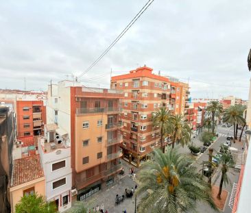 Piso de alquiler en Carrer de la Reina, 130, El Cabanyal - El Canya... - Foto 3