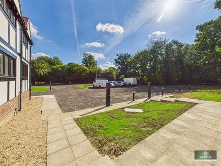 Old Hollow, Worth, Crawley - Photo 5