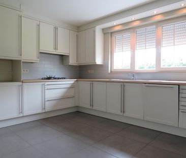 Mooie woning met tuin op ideale locatie - Photo 2