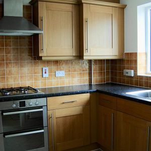 1 bedroom in a house share to rent - Photo 2