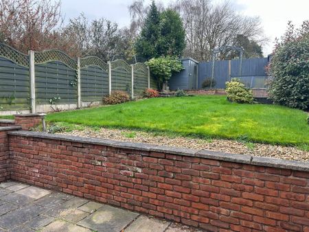 4 bedroom semi-detached house to rent - Photo 4