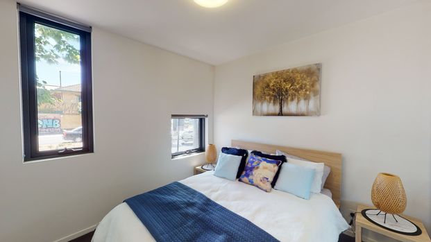 Fully furnished two bedroom on Rathdowne! - Photo 1