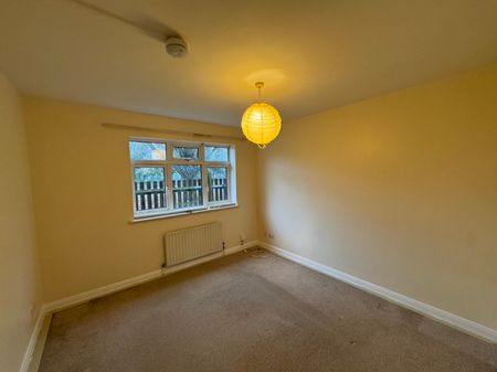 2 bedroom Apartment - Manor Parade, Hatfield - Photo 2