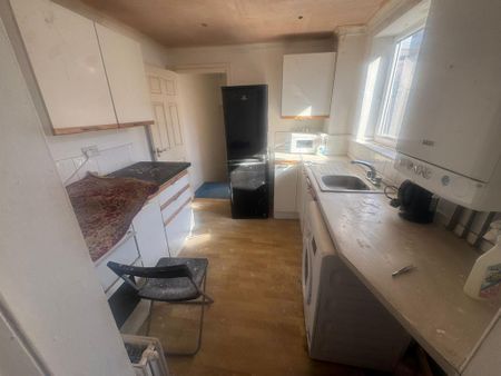 3 bedroom flat to rent - Photo 3