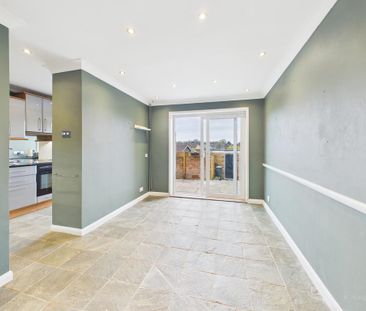 3 bedroom end of terrace house to rent - Photo 2