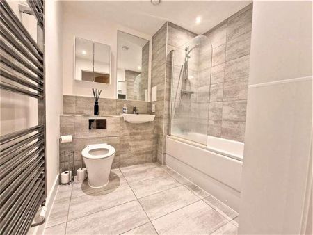 Stirling Drive, Luton, LU2 - Photo 4