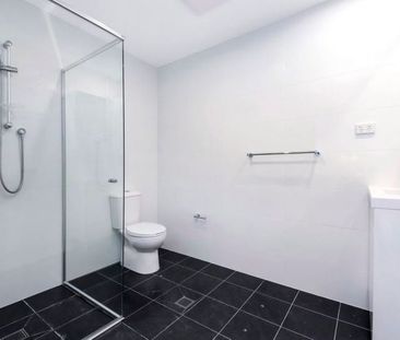 Conveniently located - Photo 3