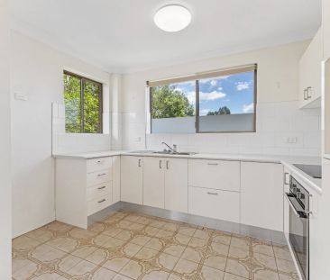 Conveniently located unit with low ongoing cost of living. - Photo 2