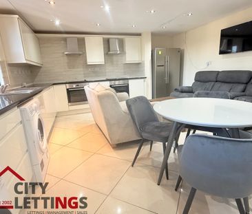 8 Bedroom Flat - Photo 1