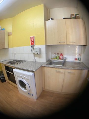 Room in a Shared House, Bedford Road, RG1 - Photo 5