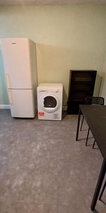 Room For Rent Queen Street, Pontypridd - Photo 3