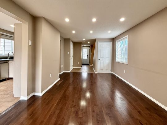 For Lease - 13 Benjamin Lane, Barrie, Ontario - Photo 1