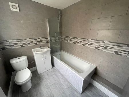 House - Terraced For Rent Llanover Road, Pontypool - Photo 5