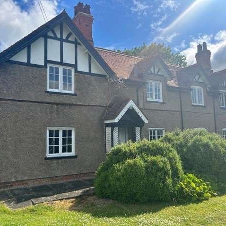 We are delighted to present this three bedroom detached farmhouse situated within the sought after village of Kelham. The property is situated near the A1 with - Photo 1