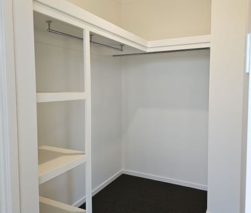 GREAT LOCATION-NEAR NEW FULLY DUCTED 3 BED 2 BATH TOWNHOUSE - Photo 5