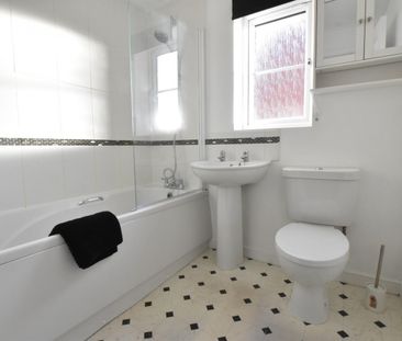 2 bedroom House To Let Total Size: 689 SQ FT - Photo 6